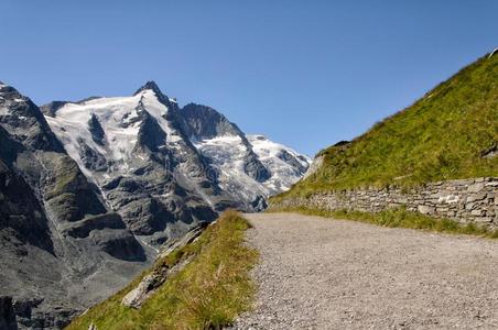 去山顶的路