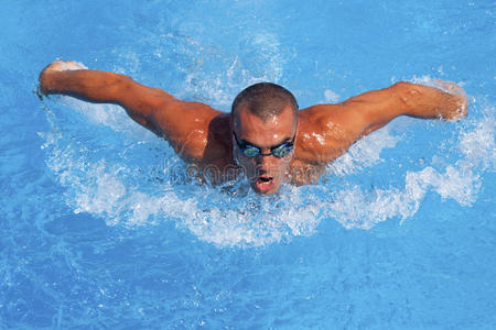 运动游泳运动员