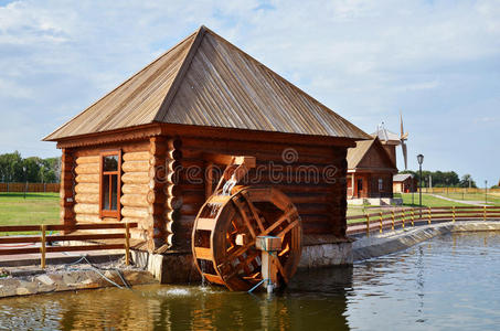 俄罗斯村庄的自来水厂图片