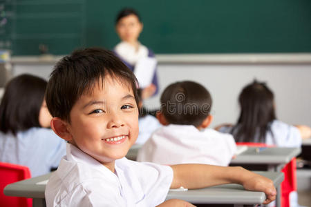 学生课桌图片 学生课桌素材 学生课桌插画 摄图新视界