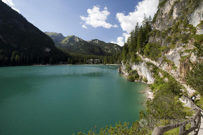 布雷斯湖的美景