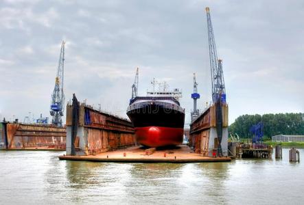 鹿特丹港的埃姆哈文造船厂，