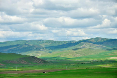 草地湖水桌面windows桌面照片
