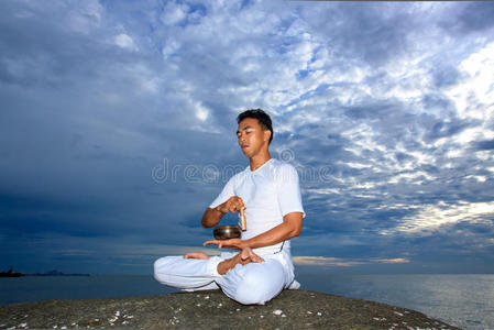 亚洲青年石上瑜伽写真
