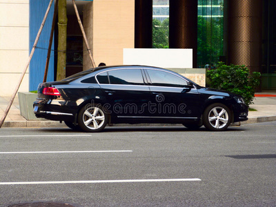 黑色轿车照片