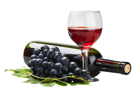 一杯红酒配酒瓶和葡萄
