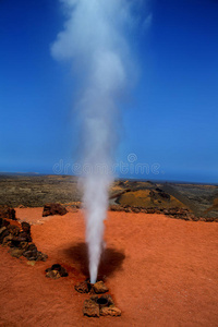 timanfaya公园的蒸汽喷泉lanzarote