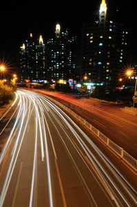 夜间城市道路