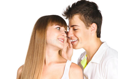 小男孩在女友耳边低语照片