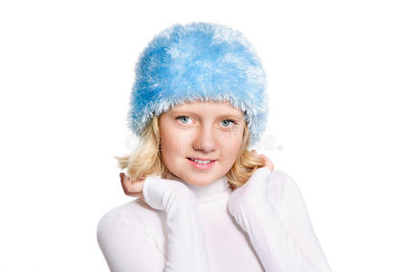 戴蓝色帽子的可爱少女