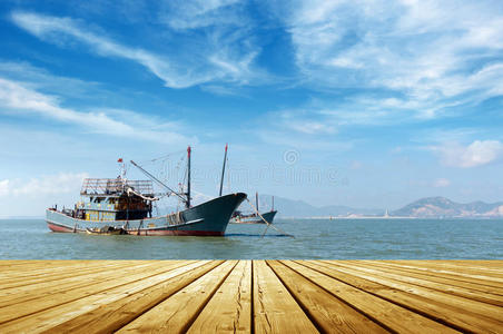 大海和渔船