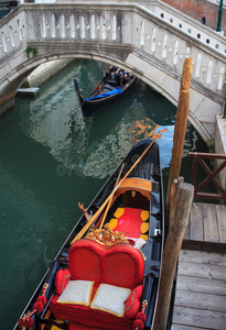 威尼斯的平底船