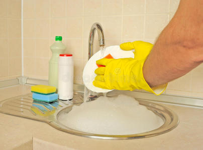 清理 餐具 工作 在室内 人类 援助 厨房 活动 家务 气泡