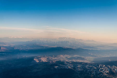 夕阳下的高山图片