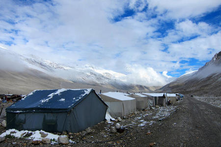 西藏珠穆朗玛峰大本营图片