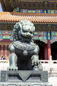 寺庙建筑前的狮子