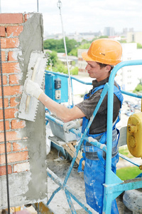 在工作的建筑工人