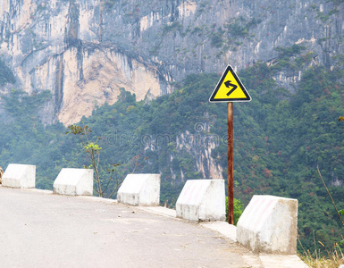 道路上的交通标志