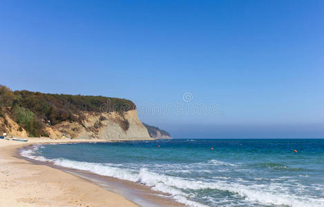 美丽的海滩和岩石海岸