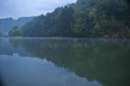 宁静的湖光山色