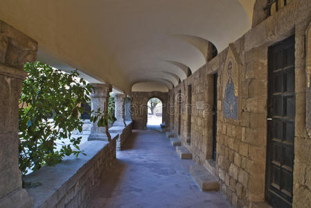 菲里莫斯修道院的拱门