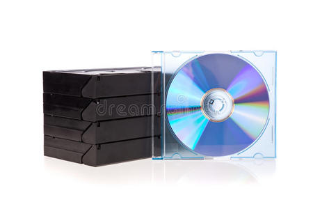 带隔离dvd光盘的旧盒式磁带