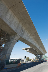 正在重建的道路