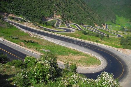 江河水弯道图片