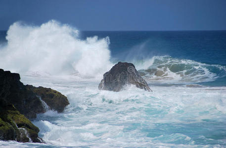 波涛汹涌照片
