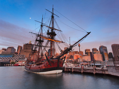 达尔港奋进号船照片