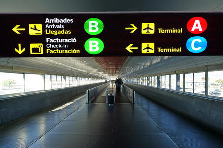 巴塞罗那机场的定向标志