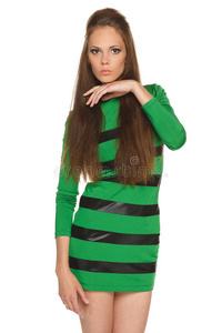 穿绿色迷你裙的女人
