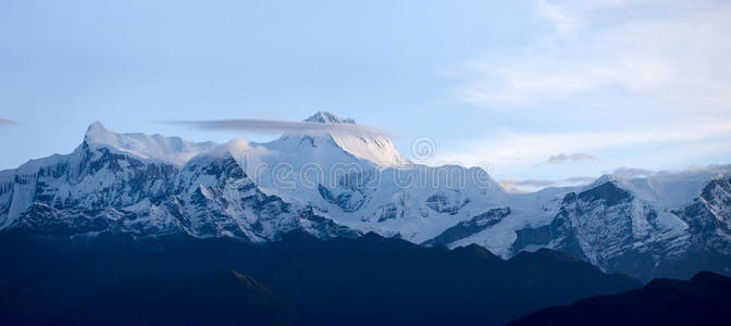 高山雪峰云层