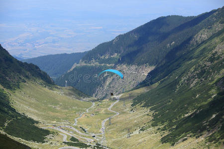 transfagarasan路滑翔伞