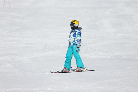 滑雪板上的女孩