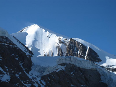 风把雪吹过高山