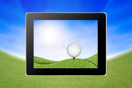 从平板电脑看高尔夫球场上的高尔夫球