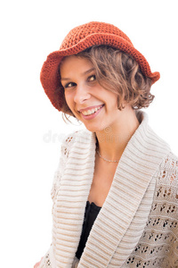 戴橙色帽子的年轻女子