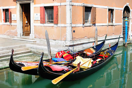 传统的威尼斯景观和敞篷车