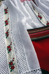 罗马尼亚传统女装细节