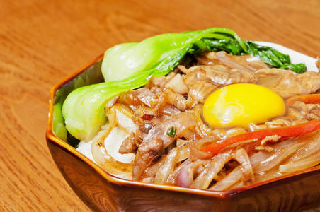 洋葱炒猪肉蛋照片