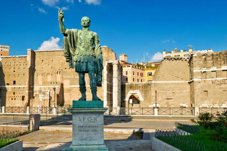 罗马奈尔瓦皇帝铜像图片