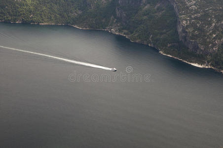 溶峡湾船