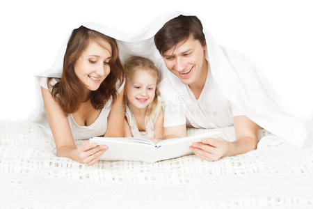 快乐家庭父母带孩子读书