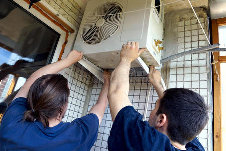 空调安装空调器的安装照片