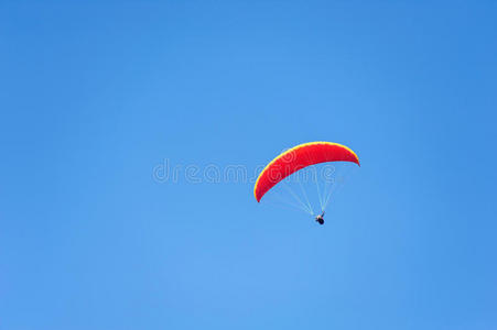 蓝天滑翔伞