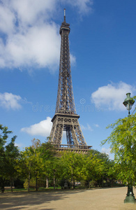 巴黎埃菲尔铁塔，公园出发