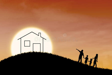 橙色日落背景下的家庭之梦图片