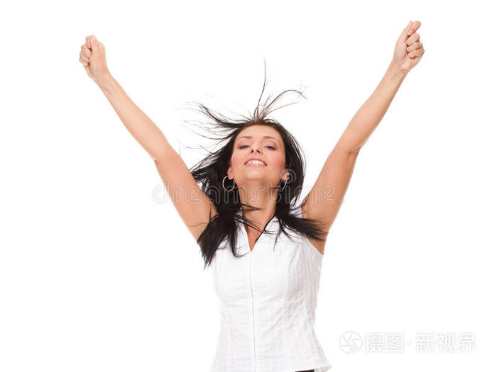 女孩儿兴奋地握紧双臂