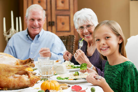 和祖父母一起庆祝感恩节图片